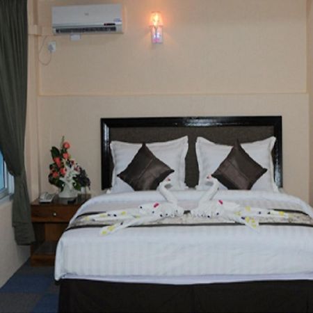 Hotel Bo Bo Min Yangon Bagian luar foto